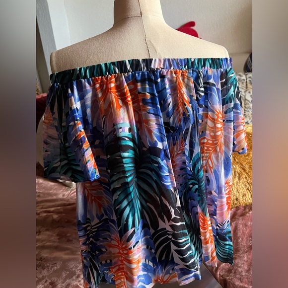 JLO Top - Picture 2 of 3